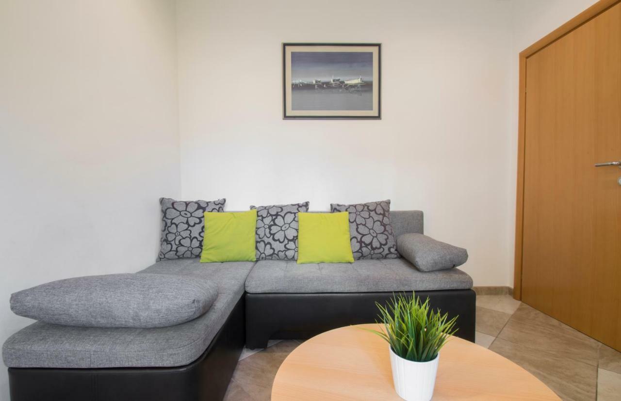 Jessica Apartment
